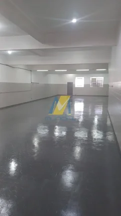 Imagem Imóvel amplo, versátil e pronto para uso, ideal para diversos tipos de com.