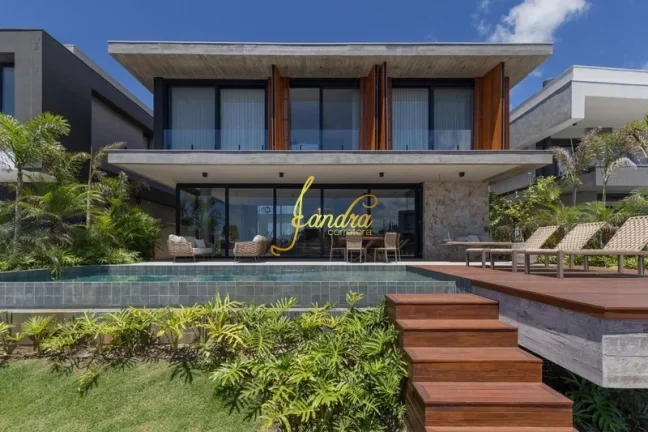 Sobrado no Sense, mobiliado e decorado com piscina de 28m2
