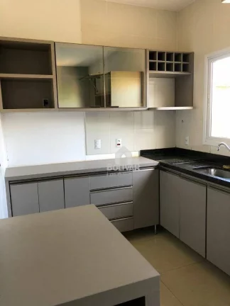 Imagem Casa com 3 dormitórios para alugar, 150 m² por R$ 2.940,00/mês - Araporã - Araporã/MG