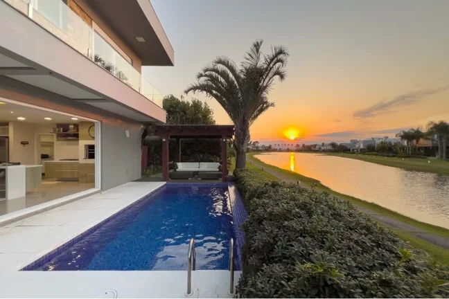 Imagem Casa de condomínio à venda em Xangri-Lá, Centro, com 4 quartos, 368m²