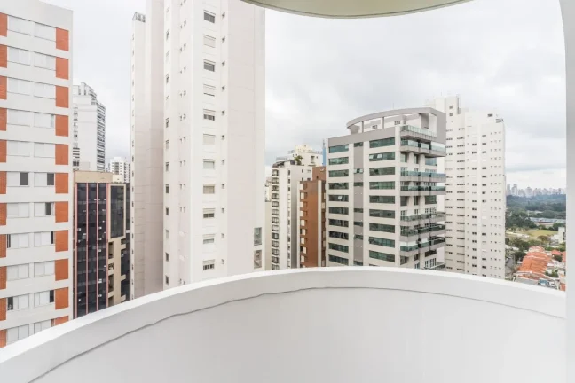 Imagem OPORTUNIDADE IMPERDÍVEL ! Apartamento Reformado 161M², 3Q, 1 Suíte, 2 Banheiros, 2 Vagas, Academia, Brinquedoteca, Playground, Salão de Festas.
