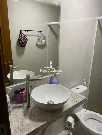 Imagem Apartamento 2 quartos reformado com 70m², piso laminado novo, cozinha planejada e banheiro renovado. Oportunidade! Não aceita financiamento bancário.