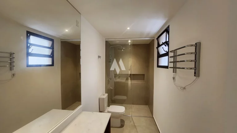 Imagem Apartamento de Luxo no Boqueirão – 4 Dormitórios a 3 Quadras da Praia!