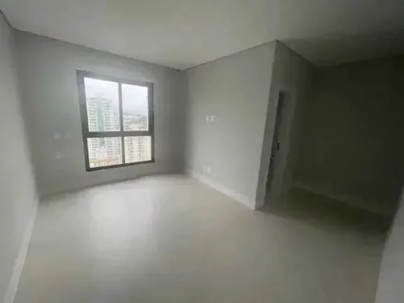 Imagem Apartamento com 4 dormitórios sendo 2 suítes, 3 vagas de garagem, no Centro de Balneário Camboriú