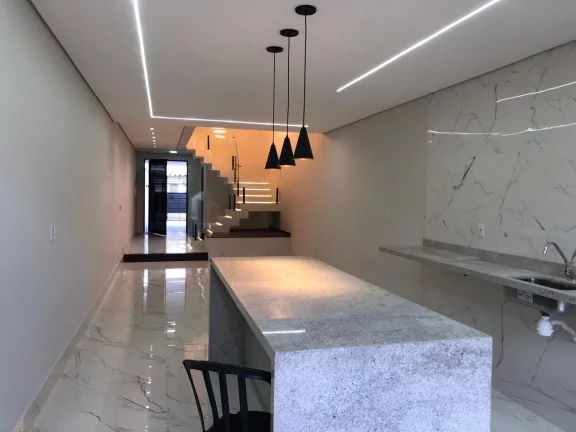 Imagem Imperdível casa à venda em São Paulo-SP, na Vila Prudente! 3 quartos, 3 suítes, 1 sala, 2 banheiros, 3 vagas de garagem. Confira!