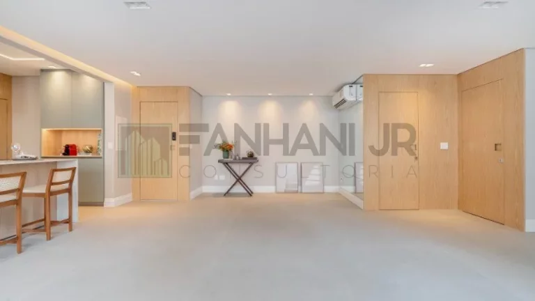 Imagem Venha se encantar com este apartamento de 130m² totalmente reformado, localizado no coração da Vila Nova Conceição. Com 2 quartos, sendo 1 suíte, es