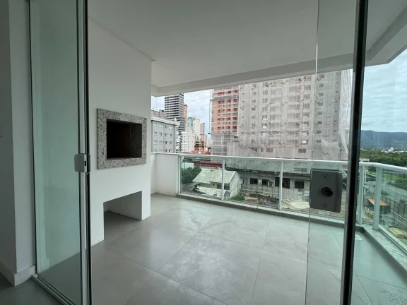 Imagem Apartamento com 2 suítes e 2 vagas de garagem na Meia Praia em Itapema