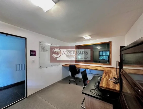 Imagem Sua Oportunidade batendo a sua Porta. Vendo casa em Interlagos 380m² com 4 quartos. VALOR VENDA: R$ 1.600.000 IPTU (anual): R$ 14.205 380 m2 útil 4 dormitórios 2 suítes 6 banheiros Sala de TV ️ Cozinha americana ️ Despensa Lavabo Lavanderia 6 vagas Churra