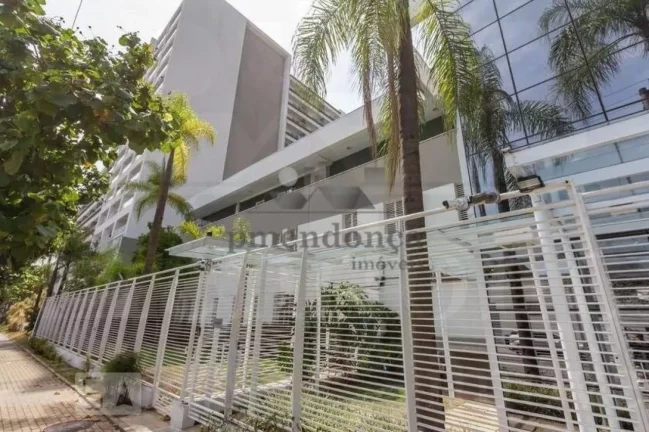 Imagem Apartamento em andar alto, com excelente vista, varanda envidraçada, living para 02 ambientes, 03 d...