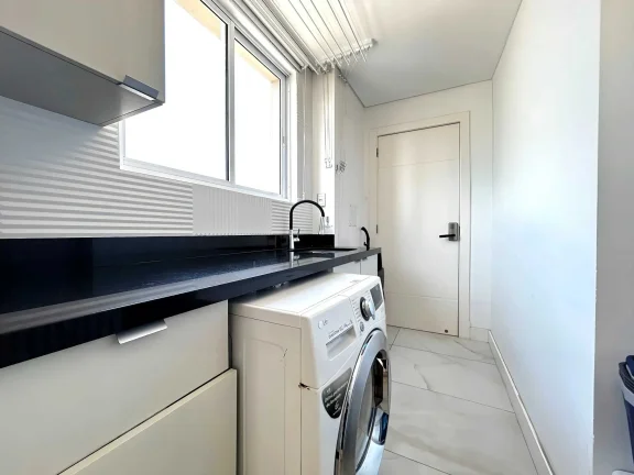 Imagem Apartamento vista mar com 3 suítes sendo 1 master e 3 vagas de garagem em Balneário Camboriú/SC