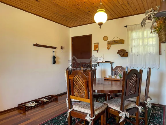 Imagem Apartamento 3 Dormitórios à Venda em Campos do Jordão | com Lareira