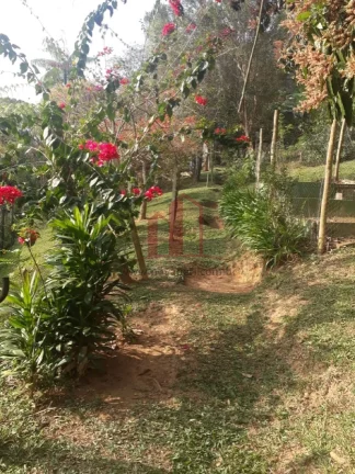 Imagem Chácara à venda em Campo Limpo Paulista-SP: 2 quartos, 1 suíte, 1 sala, 1 banheiro, 2 vagas, 200m²! Venha conferir!