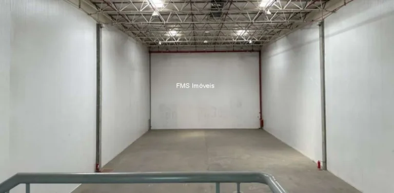 Imagem Aluguel de Galpão Industrial de Alto Padrão em Embu das Artes-SP: 5 salas, 4 banheiros, 12 vagas de garagem, 2.956,00 m².