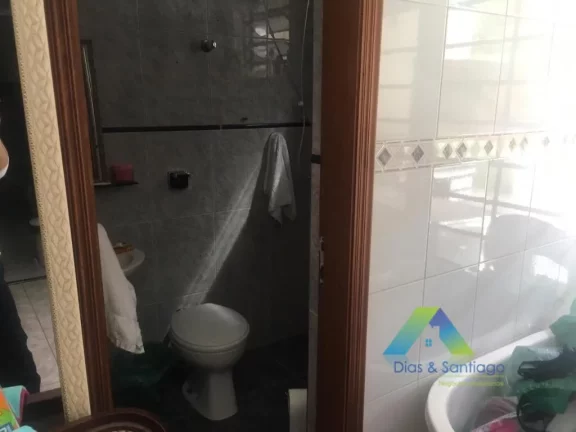 Imagem Ótimo Sobrado com 3 dormitórios, 5 vagas de garagem com amplo espaço em bairro tranquilo com ótima localização.