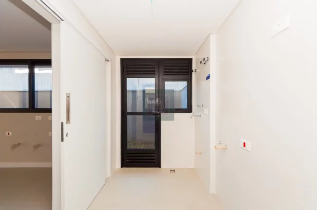 Imagem SANTA FELICIDADE - Sobrado em Condomínio Fechado. 3 suítes. 2 vagas. 169 m² privativos.