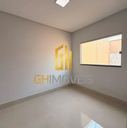 Imagem A casa possui 

- 3 quartos sendo 1 suíte 
- Sala
- Cozinha 
- 2 banheiros com nichos 
- 1 vaga de ...