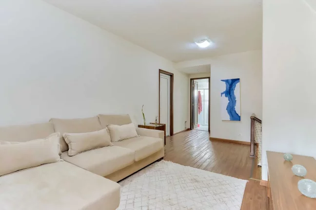 Imagem Casa mobiliada em condomínio fechado com 3 dormitórios sendo 1 suíte e 4 vagas em Curitiba