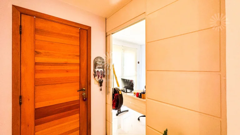 Imagem Casa de esquina com 240m² - 4 quartos - 2 suítes | Tamboré 7 - R$2.799.000 | Alphaville