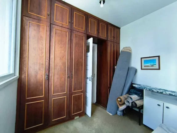 Imagem Apartamento semi mobiliado com 4 dormitórios sendo 1 demi suíte e 1 vaga no Centro de Florianópolis
