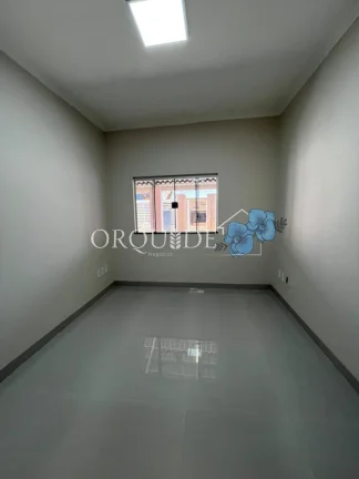 Imagem Casa à venda no bairro Eldorado em Rio Verde-GO: 3 quartos, 1 suíte, 1 sala, 2 banheiros, 4 vagas de garagem, 200m² de área