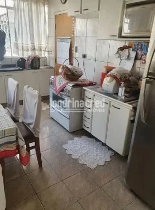 Imagem Apartamento no Cond. Conj. Proost de Souza. Dormitórios: 04. Banheiros: 02. Sala. Cozinha. Vagas de garagem: 01. Área útil: 136m²