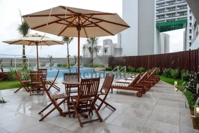 Imagem Apartamento em andar alto, com excelente vista, varanda envidraçada, living para 02 ambientes, 03 d...