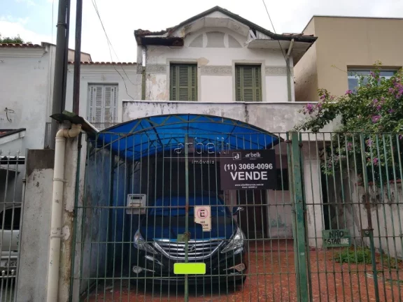 Sobrado com terreno de 283,38 metros quadrados, com três casas no local para reforma. Terreno de 6 ...