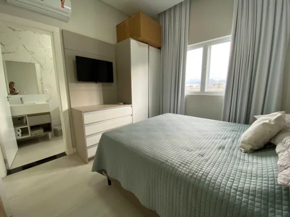 Imagem Casa mobiliada no Condomínio Caledônia com 4 suítes e 4 vagas de garagem em Camboriú-SC