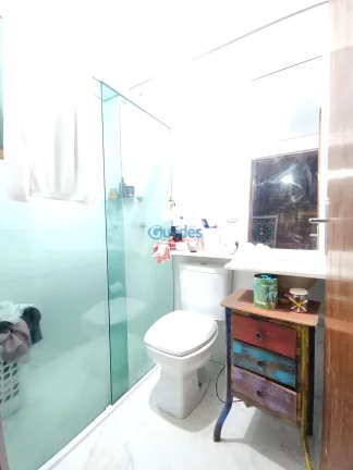Imagem Casa em Embu das Artes, com 3 casas e 210m² por R$1.050.000 - Embu das Artes.