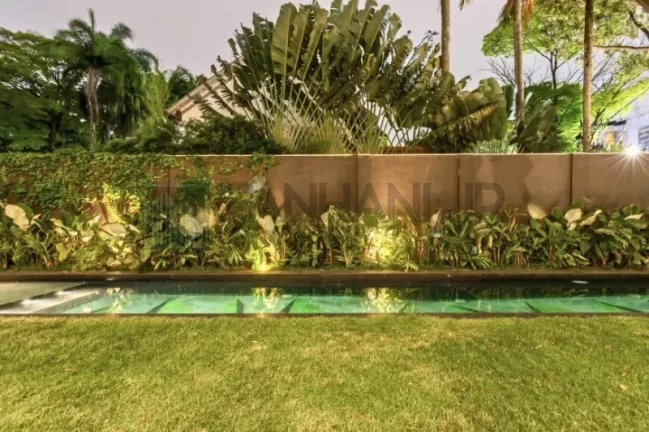 Imagem Oportunidade única: Casa de Alto Padrão no Jardim Europa, São Paulo-SP, com 4 quartos, 4 suítes e 8 vagas de garagem!