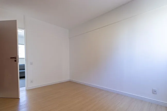 Imagem OPORTUNIDADE IMPERDÍVEL Apartamento 121M², 3Q, 1Suíte, 2 Banheiros, 1 Vaga.