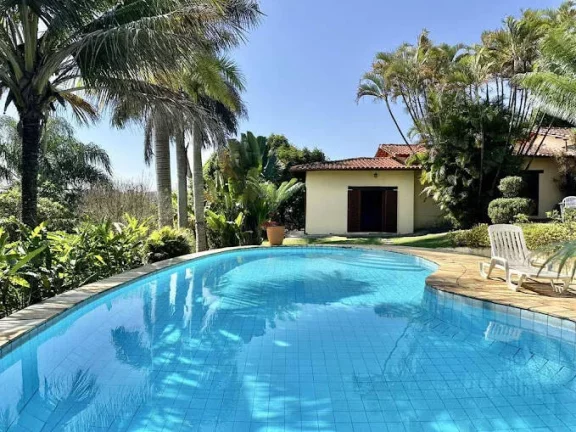 Imagem Cond. Vila Velha - Rústica, TÉRREA em 4 lotes, 5 dorm/3ste, piscina!