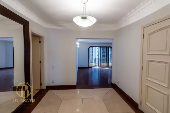 Imagem Muito espaço e privacidade no coração do Itaim Bibi: apartamento para locação, com 3 dormitórios e 3 vagas.