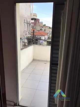 Imagem Sobrado com 157 metros, 3 dormitórios, 2 banheiros, 1 vaga com excelente localização e valor !