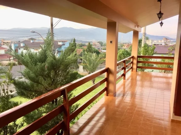Imagem Casa de alto padrão de 3 Dormitórios e 400 m² de área útil em localização nobre Central de Sa