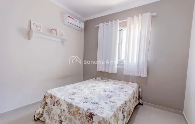 Imagem Linda casa em condomínio fechado em Valinhos, em ótima localização, próximo à saída para Rodo...