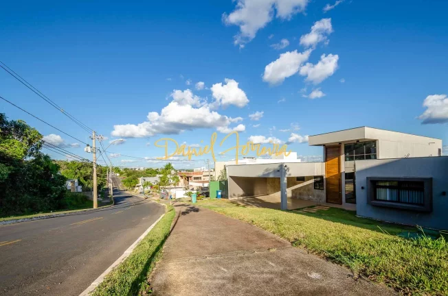 Imagem Lote com 1.000 m ² na Alameda das Tulipas - Parte Alta do condomínio.