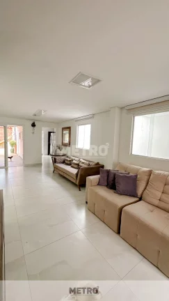 Imagem Venda, Casa, Bairro Caminho do Sol, dois pavimentos, moveis planejados, 4 quarto