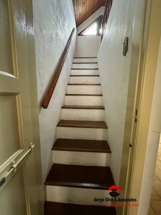 Imagem Casa a Venda no Bairro Jardim Califórnia em Campos do Jordão - SP.
