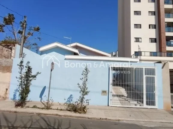 Imagem Casa à venda com 3 dormitórios, ampla sala de estar, cozinha, 2 banheiros (sendo 1 de empregada), ...