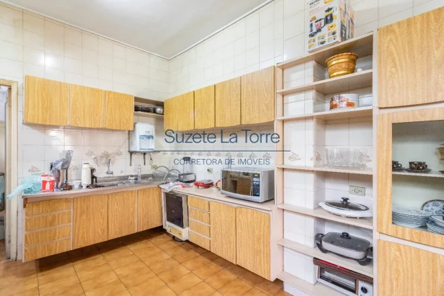 Imagem Apartamento charmoso com pé direito alto, ambientes amplos e muito iluminado. Ótima localização ...