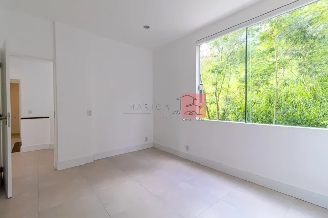 Imagem Casa Triplex com 436m² no melhor condomínio de Pendotiba.