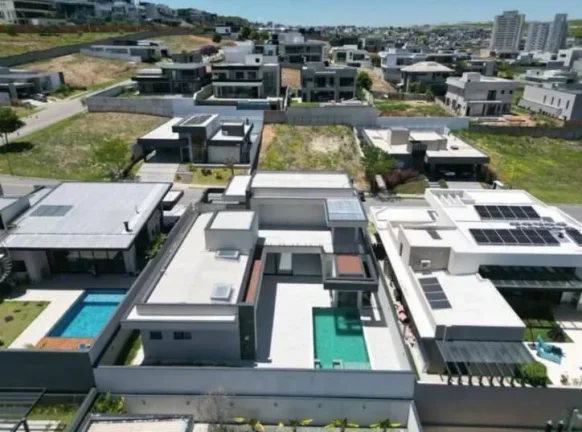 Imagem Casa Sobrado, 3 dormitórios, Alto padrão, Condominio Colinas do Paratehy.