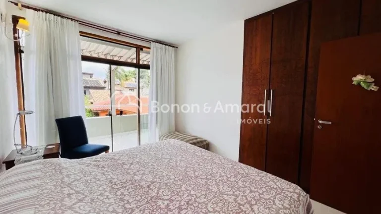 Imagem Linda casa em condomínio - ampla, funcional e muito aconchegante!

Documentação ok para financiam...