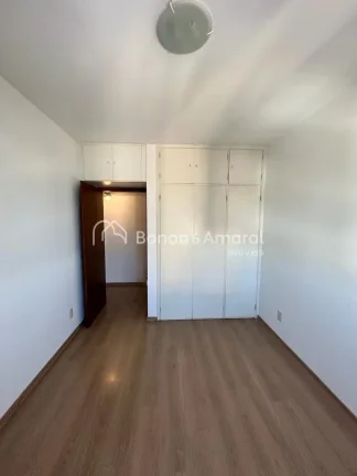 Imagem Em localização privilegiada, este apartamento oferece ambientes amplos, bem arejados e iluminados ...