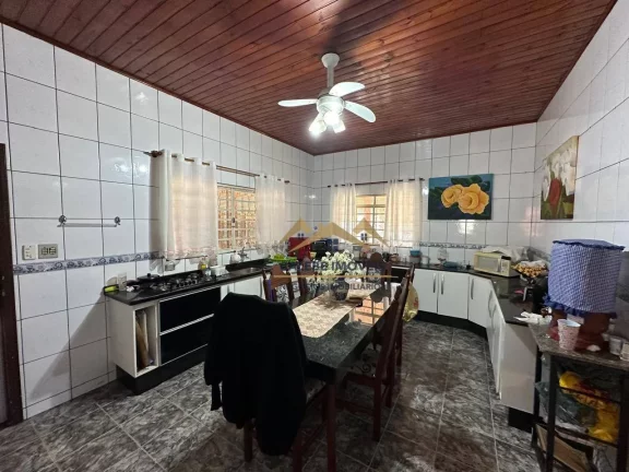 Imagem Chácara com 3 dormitórios à venda, 4000 m² por R$ 750.000,00 - Bairro Congonhal - Tatuí/SP