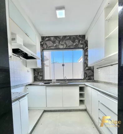 Imagem MARAVILHOSA CASA NA QUADRA DO MAR EM INTERLAGOS / VILA VELHA - ES