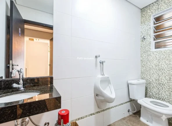 Imagem Excelente oportunidade de locação: Loja Comercial de Alto Padrão em Moema, São Paulo - 10 salas, 4 banheiros, 4 vagas, 200m² de área.