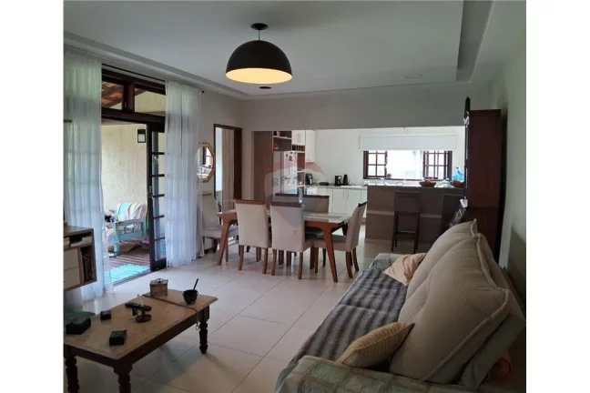 Imagem Casa com três dormitórios com banheiro no Condado .