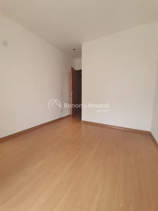 Imagem Excelente oportunidade de adquirir sua casa dos sonhos em um charmoso condomínio, situado ao lado d...